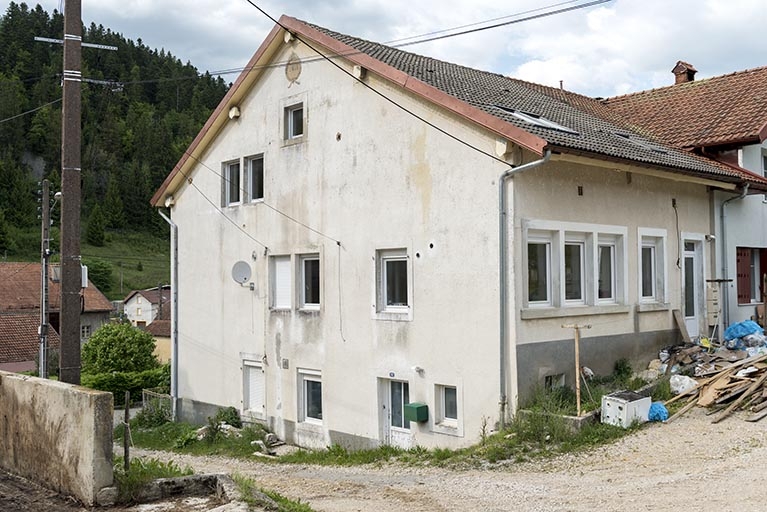 Bâtiment d'origine : façades postérieure et latérale droite. © Région Bourgogne-Franche-Comté, Inventaire du patrimoine
