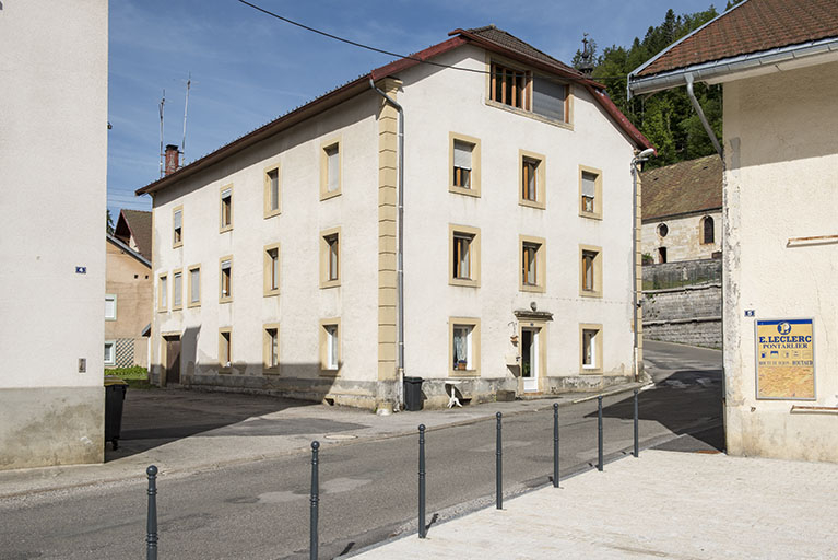 Façades antérieure et latérale gauche. © Région Bourgogne-Franche-Comté, Inventaire du patrimoine