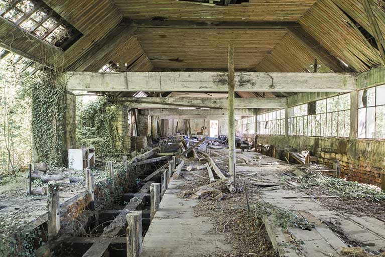 Atelier de tréfilerie. Vue intérieure depuis l'ouest. © Région Bourgogne-Franche-Comté, Inventaire du patrimoine Atelier de tréfilerie. Vue intérieure depuis l'ouest. © Région Bourgogne-Franche-Comté, Inventaire du patrimoine
