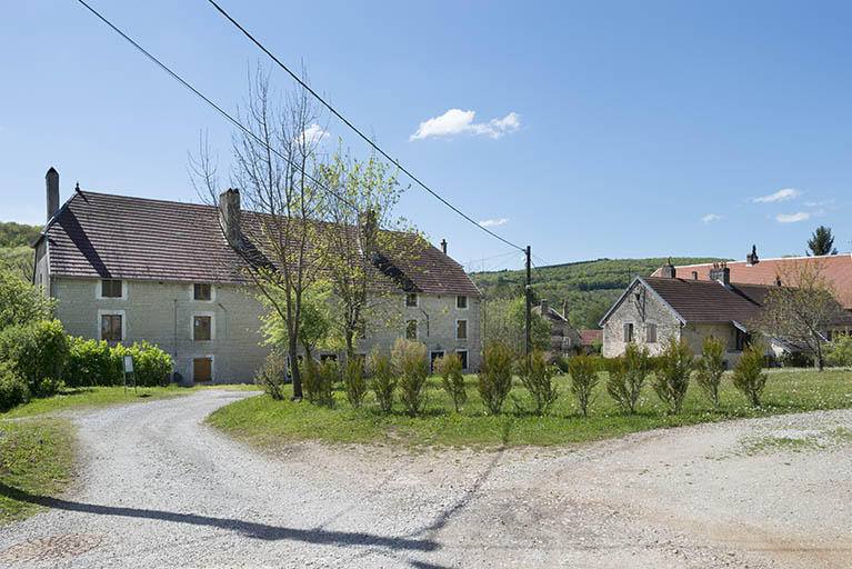 Vue d'ensemble depuis l'entrée. © Région Bourgogne-Franche-Comté, Inventaire du patrimoine Vue d'ensemble depuis l'entrée. © Région Bourgogne-Franche-Comté, Inventaire du patrimoine