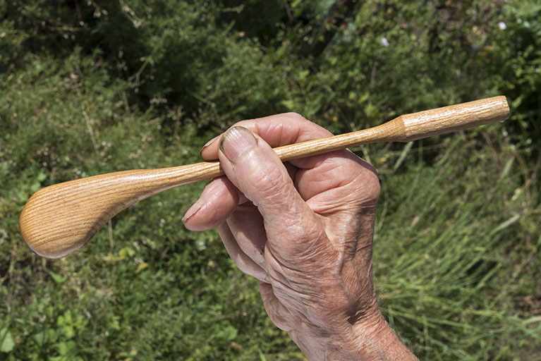 Exemple de manche pour marteau de ciseleur fabriqué par Félix et Gabriel Coulot. © Région Bourgogne-Franche-Comté, Inventaire du patrimoine Exemple de manche pour marteau de ciseleur fabriqué par Félix et Gabriel Coulot. © Région Bourgogne-Franche-Comté, Inventaire du patrimoine