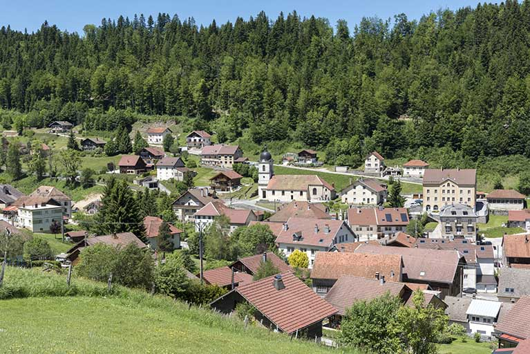 Vue d'ensemble du centre du village, depuis l'est. © Région Bourgogne-Franche-Comté, Inventaire du patrimoine