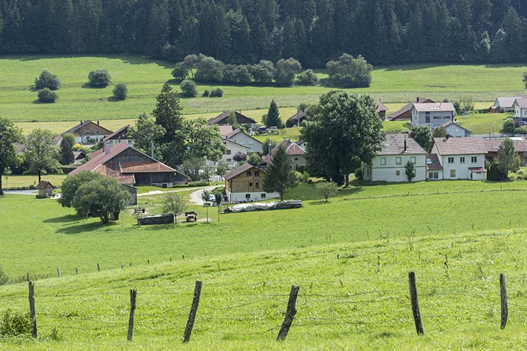 Vue d'ensemble du site, depuis le nord-ouest. © Région Bourgogne-Franche-Comté, Inventaire du patrimoine