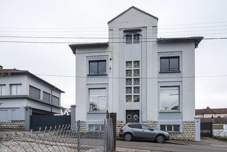 Façade antérieure (les bureaux). © Région Bourgogne-Franche-Comté, Inventaire du patrimoine Façade antérieure (les bureaux). © Région Bourgogne-Franche-Comté, Inventaire du patrimoine
