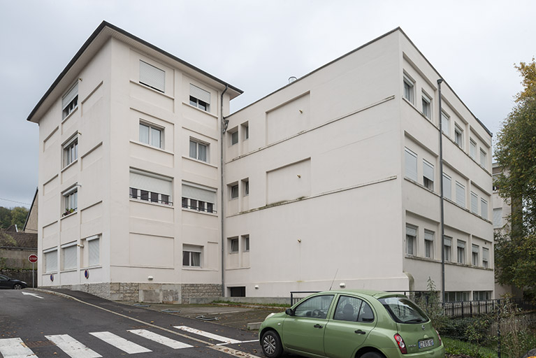 Vue de trois quarts arrière des ateliers (n°5 et 7). © Région Bourgogne-Franche-Comté, Inventaire du patrimoine Vue de trois quarts arrière des ateliers (n°5 et 7). © Région Bourgogne-Franche-Comté, Inventaire du patrimoine