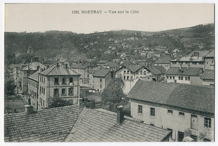 1252. Morteau - Vue sur la Côte, 1er quart 20e siècle. La Grande Fabrique est vue en enfilade à gauche. © Région Bourgogne-Franche-Comté, Inventaire du patrimoine