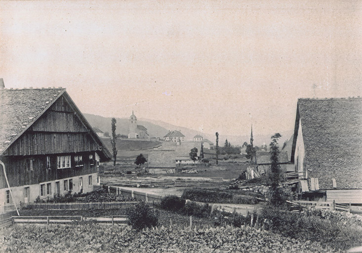 [Façade antérieure de la ferme, vue de trois quarts gauche], fin 19e siècle ou début 20e siècle [avant 1913]. © Région Bourgogne-Franche-Comté, Inventaire du patrimoine