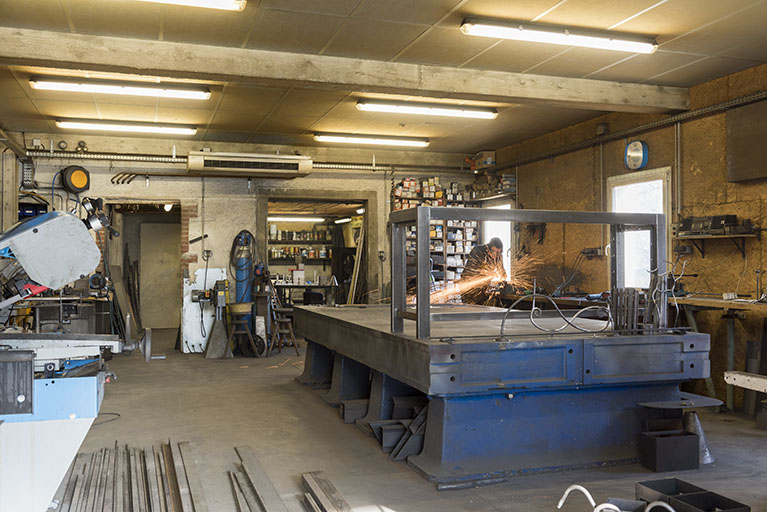 Forge : intérieur de l'atelier de travail à froid. © Région Bourgogne-Franche-Comté, Inventaire du patrimoine Forge : intérieur de l'atelier de travail à froid. © Région Bourgogne-Franche-Comté, Inventaire du patrimoine