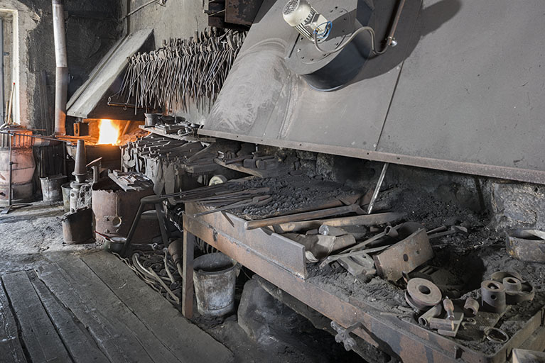 Atelier de travail à chaud : les fournaises. © Région Bourgogne-Franche-Comté, Inventaire du patrimoine