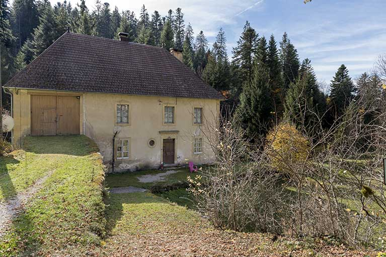 Façade antérieure, de trois quarts gauche. © Région Bourgogne-Franche-Comté, Inventaire du patrimoine