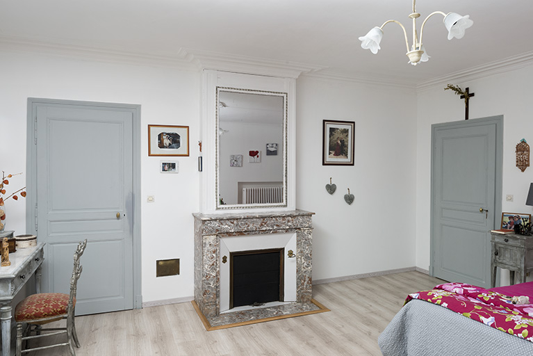 Une chambre à l'étage. © Région Bourgogne-Franche-Comté, Inventaire du patrimoine Une chambre à l'étage. © Région Bourgogne-Franche-Comté, Inventaire du patrimoine