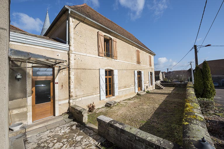 Détail de la façade Sud. © Région Bourgogne-Franche-Comté, Inventaire du patrimoine Détail de la façade Sud. © Région Bourgogne-Franche-Comté, Inventaire du patrimoine