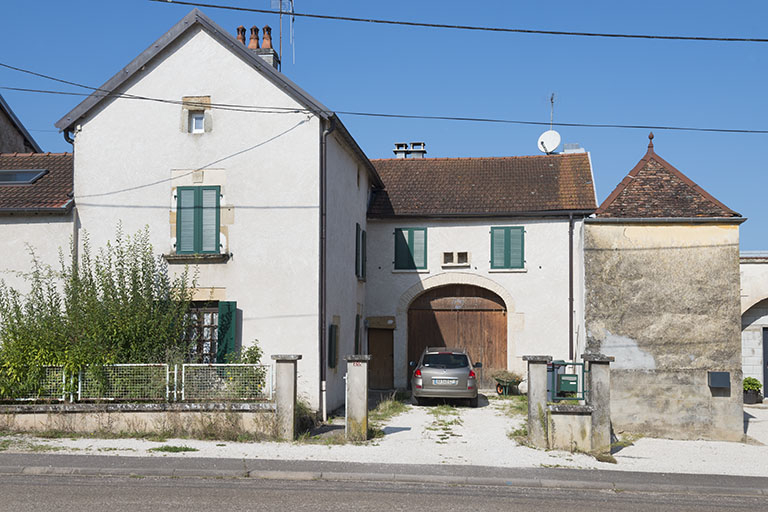 ferme, Grande rue. © Région Bourgogne-Franche-Comté, Inventaire du patrimoine ferme, Grande rue. © Région Bourgogne-Franche-Comté, Inventaire du patrimoine
