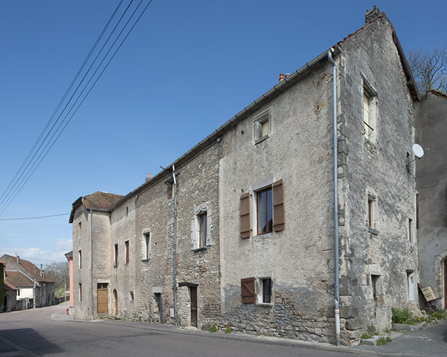 Vue générale de l'édifice depuis le Sud. © Région Bourgogne-Franche-Comté, Inventaire du patrimoine