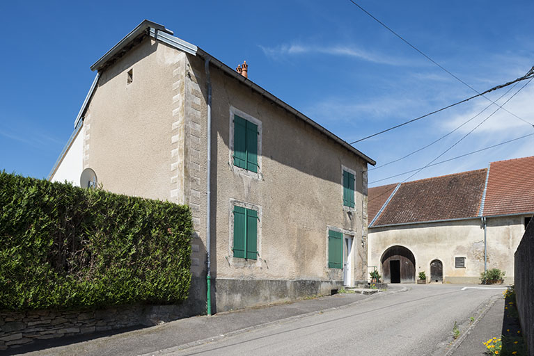 L'ancienne école du village.  © Région Bourgogne-Franche-Comté, Inventaire du patrimoine L'ancienne école du village.  © Région Bourgogne-Franche-Comté, Inventaire du patrimoine