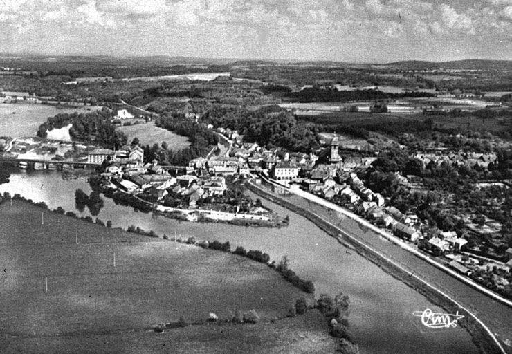 Vue aérienne de Port-sur-Saône, carte postale. © Région Bourgogne-Franche-Comté, Inventaire du patrimoine
