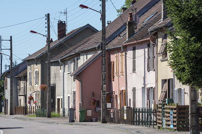 Maisons et anciennes fermes, rue du Magny. © Région Bourgogne-Franche-Comté, Inventaire du patrimoine