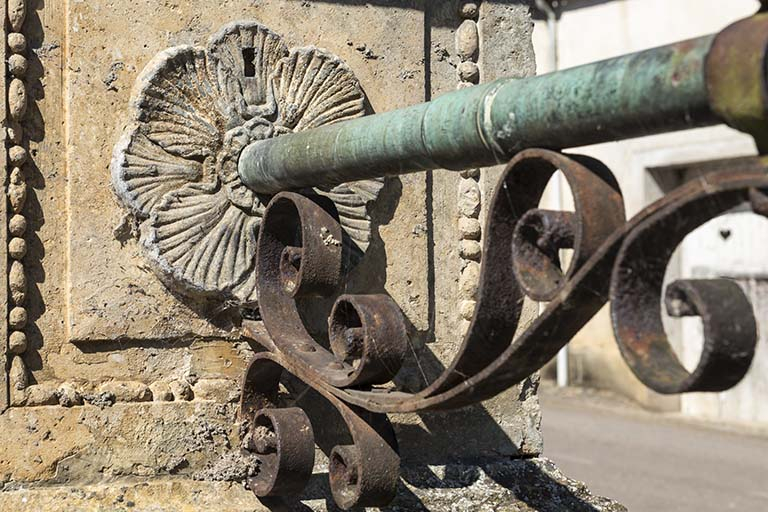 Détail du jet en fonte. © Région Bourgogne-Franche-Comté, Inventaire du patrimoine