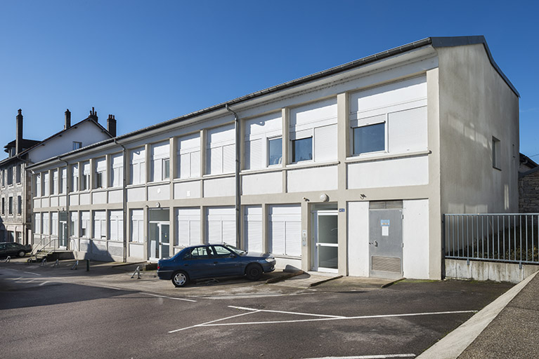 Façade est de l'atelier de fabrication. Vue de trois quarts droite. © Région Bourgogne-Franche-Comté, Inventaire du patrimoine