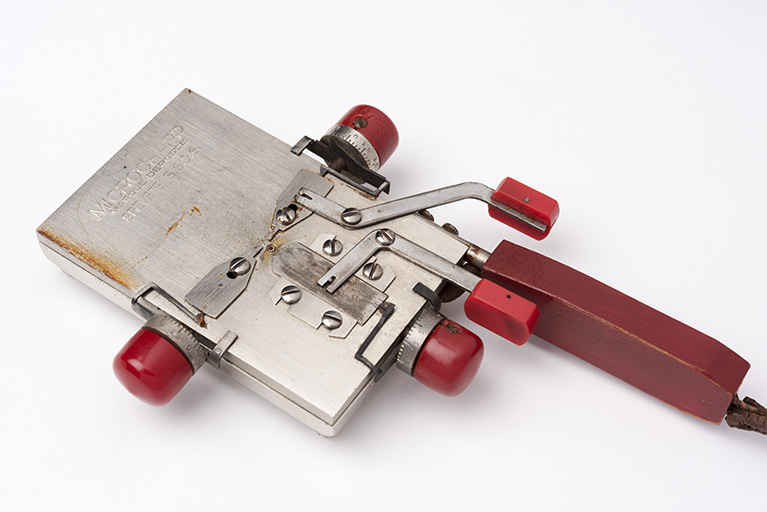 Microchapp d'origine : face supérieure. © Région Bourgogne-Franche-Comté, Inventaire du patrimoine