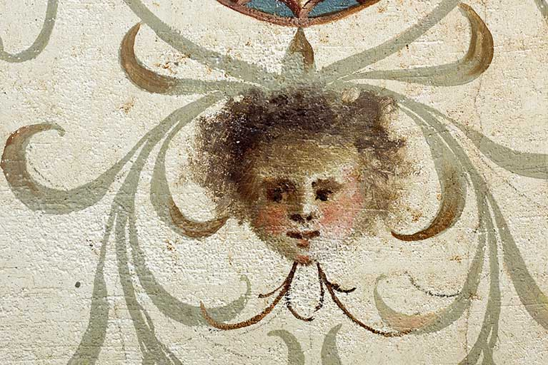 Plafond de la 5e volée : détail d'une tête. © Région Bourgogne-Franche-Comté, Inventaire du patrimoine