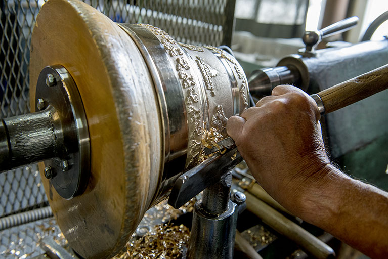 Tournage d'une cloche : position du ciseau. © Région Bourgogne-Franche-Comté, Inventaire du patrimoine