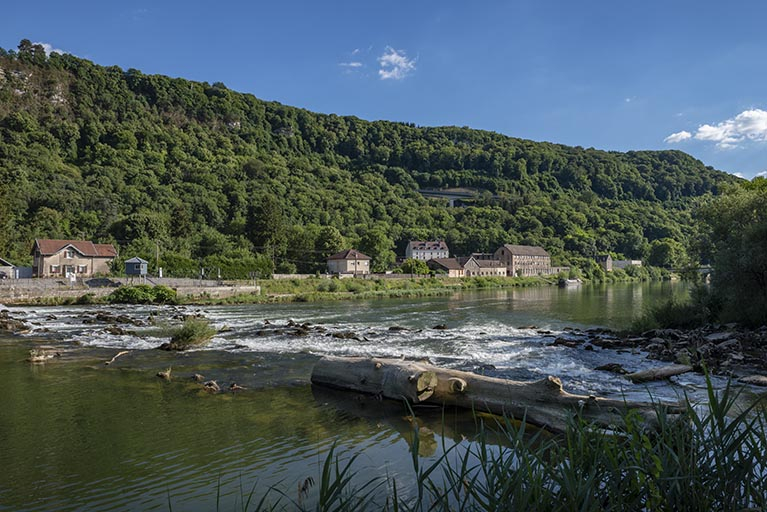 Vue d'ensemble depuis le nord-est (cadrage horizontal). © Région Bourgogne-Franche-Comté, Inventaire du patrimoine