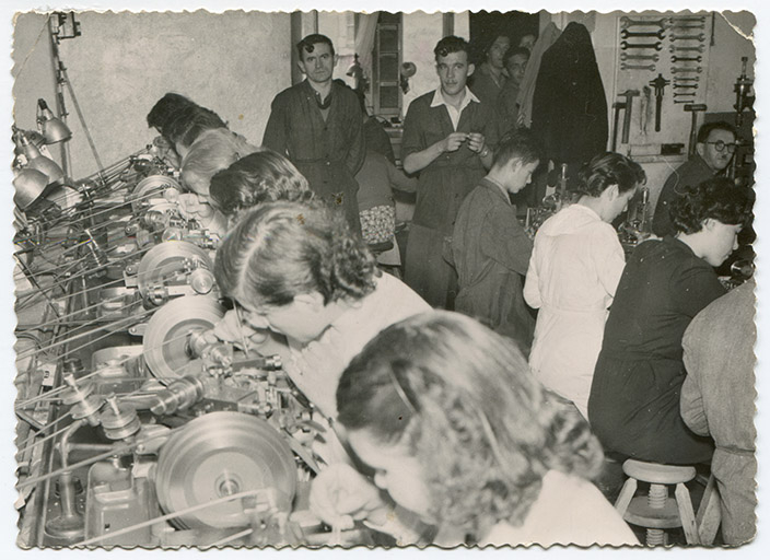Atelier de la fabrique d'échappements à ancre Clérian, au Russey, 1950. © Région Bourgogne-Franche-Comté, Inventaire du patrimoine
