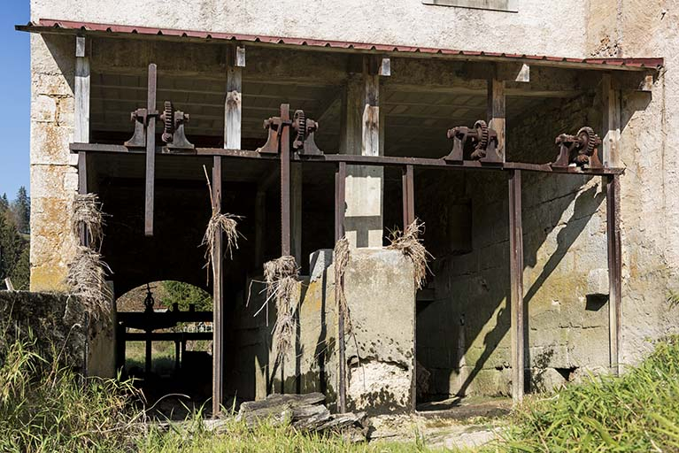 Moulin : vestiges des vannes de prise d'eau. © Région Bourgogne-Franche-Comté, Inventaire du patrimoine