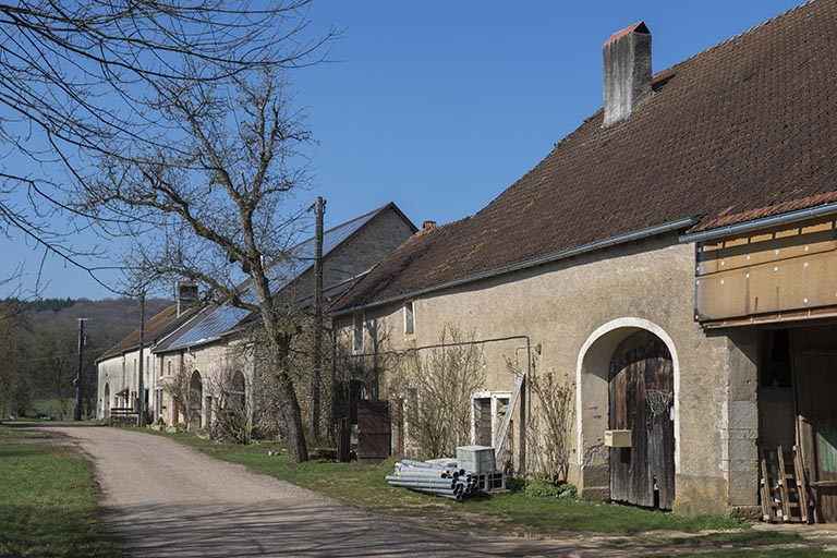 Fermes situés au hameau des Arpents. © Région Bourgogne-Franche-Comté, Inventaire du patrimoine