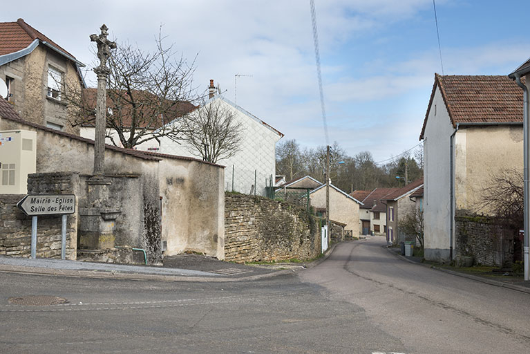 Vue sur une portion de la Grande rue. © Région Bourgogne-Franche-Comté, Inventaire du patrimoine