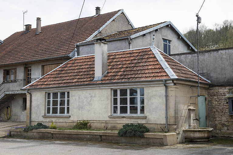Ancien lavoir transformé en remise. © Région Bourgogne-Franche-Comté, Inventaire du patrimoine