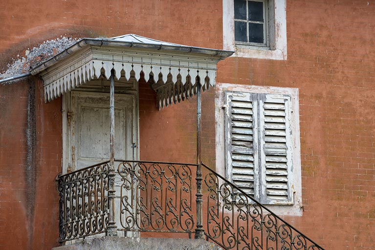 Façade nord, perron. © Région Bourgogne-Franche-Comté, Inventaire du patrimoine Façade nord, perron. © Région Bourgogne-Franche-Comté, Inventaire du patrimoine