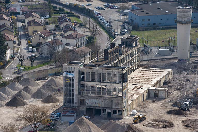 Etat début 2019. Vue plongeante sur le bâtiment conservé dite la "cathédrale". © Région Bourgogne-Franche-Comté, Inventaire du patrimoine