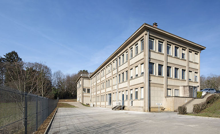 Façades postérieure et latérale gauche (corps oriental), de trois quarts droite. © Région Bourgogne-Franche-Comté, Inventaire du patrimoine