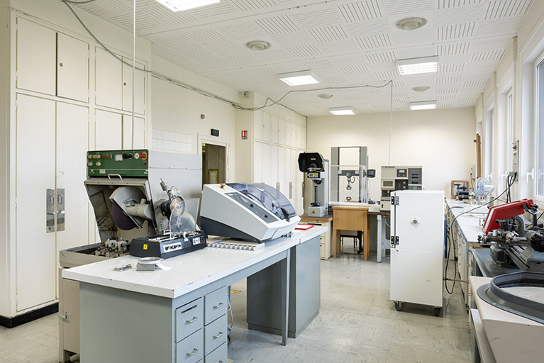 1er étage de soubassement : laboratoire de chimie et des essais mécaniques. © Région Bourgogne-Franche-Comté, Inventaire du patrimoine