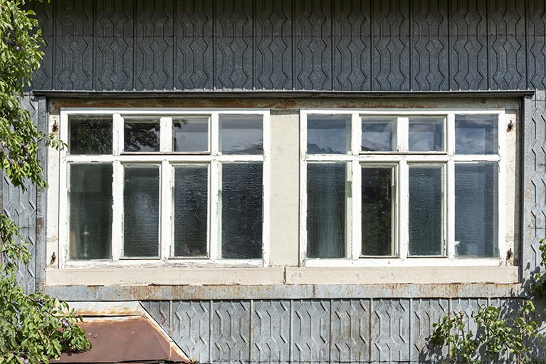 Façade latérale gauche : fenêtres de l'atelier. © Région Bourgogne-Franche-Comté, Inventaire du patrimoine