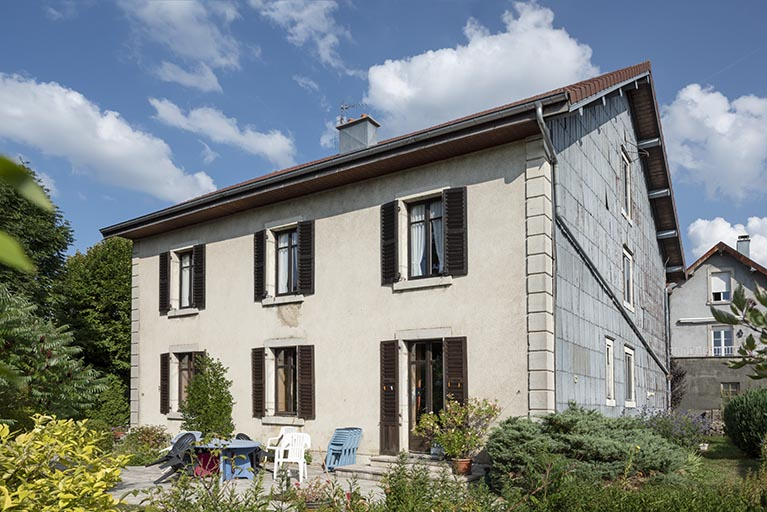 Maison : façade postérieure, de trois quarts droite. © Région Bourgogne-Franche-Comté, Inventaire du patrimoine