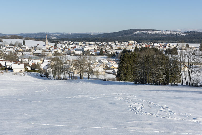 La ville en hiver, depuis l'ouest. © Région Bourgogne-Franche-Comté, Inventaire du patrimoine La ville en hiver, depuis l'ouest. © Région Bourgogne-Franche-Comté, Inventaire du patrimoine