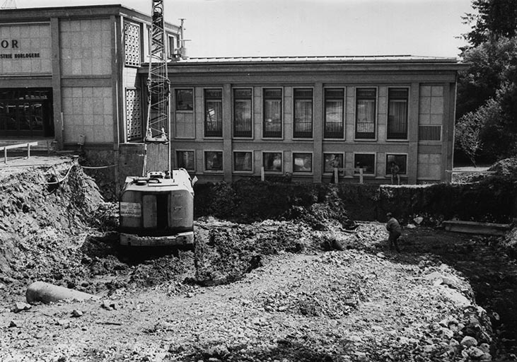 [Construction du laboratoire de métrologie, fondations : battage des pieux], 1981. © Région Bourgogne-Franche-Comté, Inventaire du patrimoine