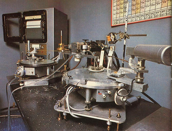 Analyse des métaux par diffraction de rayons X, 1975. © Région Bourgogne-Franche-Comté, Inventaire du patrimoine