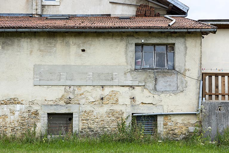 Pièce d'affinage : anciennes baies fromagères horizontales. © Région Bourgogne-Franche-Comté, Inventaire du patrimoine Pièce d'affinage : anciennes baies fromagères horizontales. © Région Bourgogne-Franche-Comté, Inventaire du patrimoine