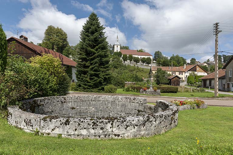 Fontaine du type de celle ayant alimenté la fromagerie. © Région Bourgogne-Franche-Comté, Inventaire du patrimoine Fontaine du type de celle ayant alimenté la fromagerie. © Région Bourgogne-Franche-Comté, Inventaire du patrimoine