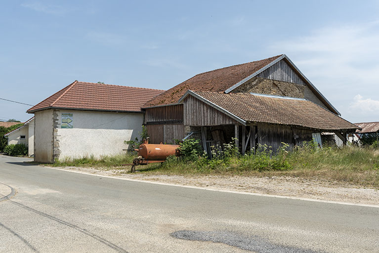 Cave d'affinage (façade postérieure), grange et hangar. © Région Bourgogne-Franche-Comté, Inventaire du patrimoine Cave d'affinage (façade postérieure), grange et hangar. © Région Bourgogne-Franche-Comté, Inventaire du patrimoine