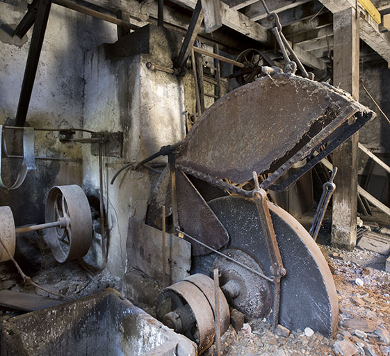 Usine : meule à l'étage de soubassement du 3e corps de bâtiment. © Région Bourgogne-Franche-Comté, Inventaire du patrimoine