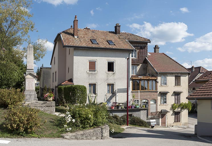 Comptoir d'outillage Hugoniot-Tissot, 2 rue du Chêne. © Région Bourgogne-Franche-Comté, Inventaire du patrimoine Comptoir d'outillage Hugoniot-Tissot, 2 rue du Chêne. © Région Bourgogne-Franche-Comté, Inventaire du patrimoine