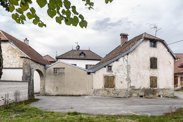 Vue d'ensemble, depuis le sud-est. © Région Bourgogne-Franche-Comté, Inventaire du patrimoine Vue d'ensemble, depuis le sud-est. © Région Bourgogne-Franche-Comté, Inventaire du patrimoine