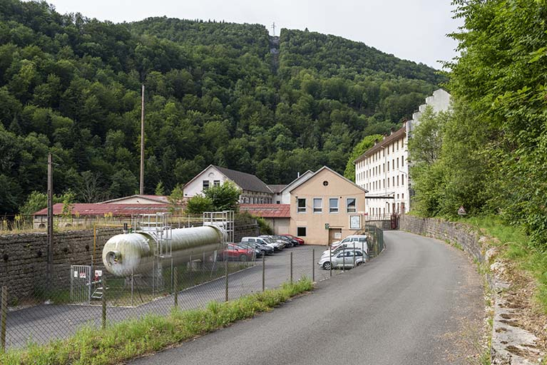 Vue d'ensemble, depuis l'entrée au nord. © Région Bourgogne-Franche-Comté, Inventaire du patrimoine Vue d'ensemble, depuis l'entrée au nord. © Région Bourgogne-Franche-Comté, Inventaire du patrimoine