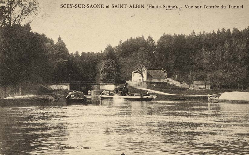 Vue sur l'entrée du Tunnel, carte postale. © Région Bourgogne-Franche-Comté, Inventaire du patrimoine Vue sur l'entrée du Tunnel, carte postale. © Région Bourgogne-Franche-Comté, Inventaire du patrimoine