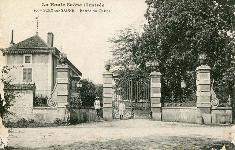 Vue d'ensemble depuis l'est. © Région Bourgogne-Franche-Comté, Inventaire du patrimoine Vue d'ensemble depuis l'est. © Région Bourgogne-Franche-Comté, Inventaire du patrimoine